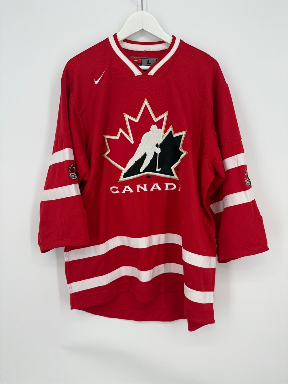 Nike Team Canada Jersey Size Large ** Shorter Sleeves**